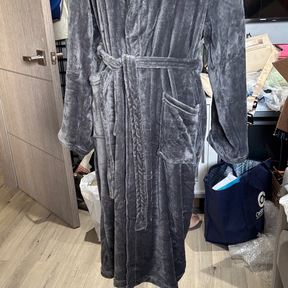 Gray Weighted Plush Robe - Picture 3 of 6